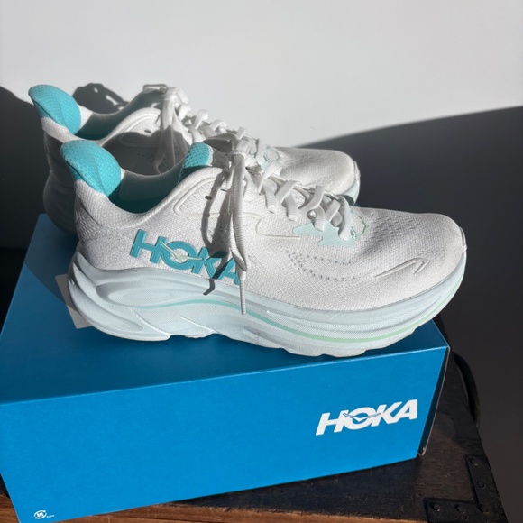 Hoka Clifton 10 white/cielo, NEW, 6.5B -fits like 7, worn twice - Picture 2 of 5